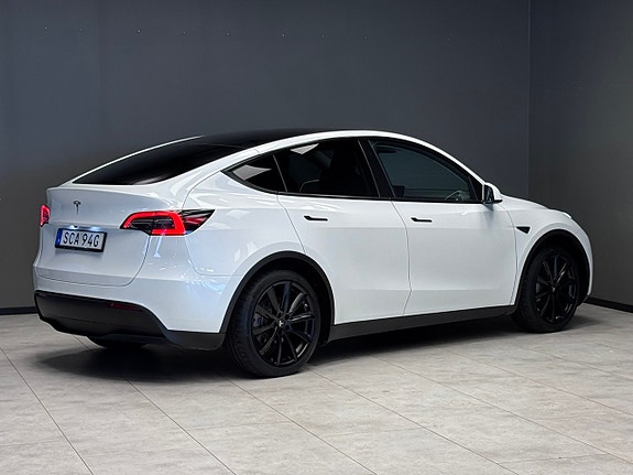 Tesla Model Y 19 of 23