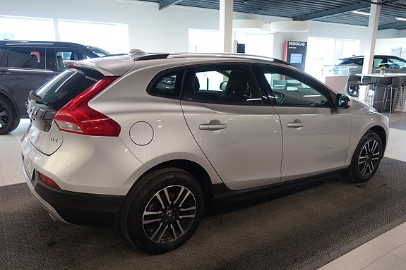 Volvo V40 Cross Country 3 of 6