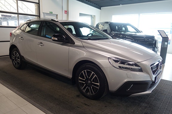 Volvo V40 Cross Country 4 of 6
