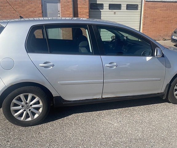 Volkswagen Golf V 2 of 4