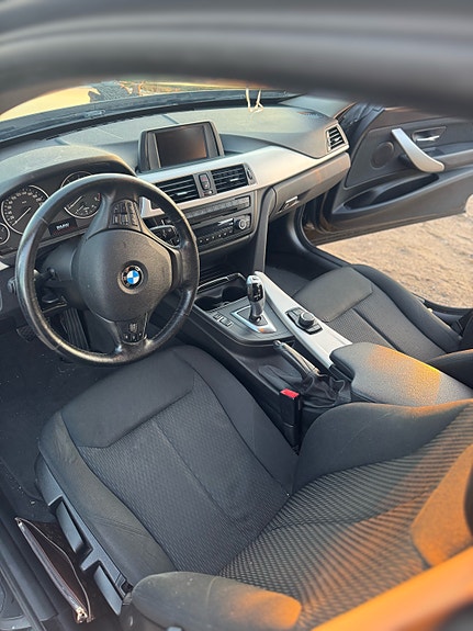BMW 320d 12 of 18