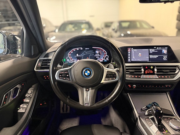 BMW 330e 18 of 30