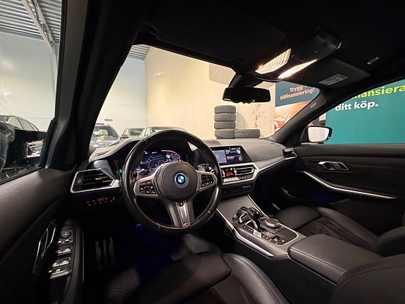 BMW 330e 20 of 30