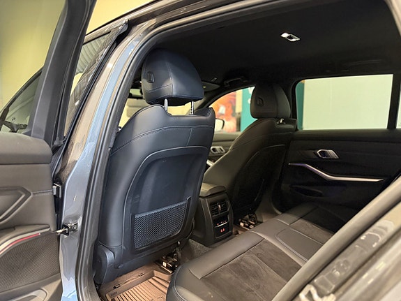 BMW 330e 14 of 30