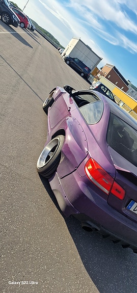 BMW 320d 2 of 4