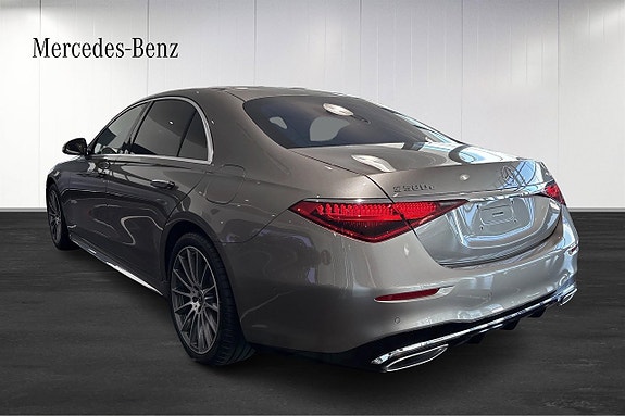 Mercedes-Benz S580 e 3 of 11
