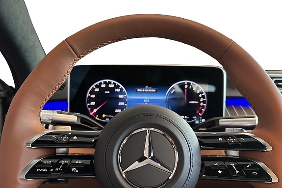Mercedes-Benz S580 e 8 of 11