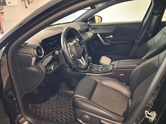 Mercedes-Benz A180 3 of 6