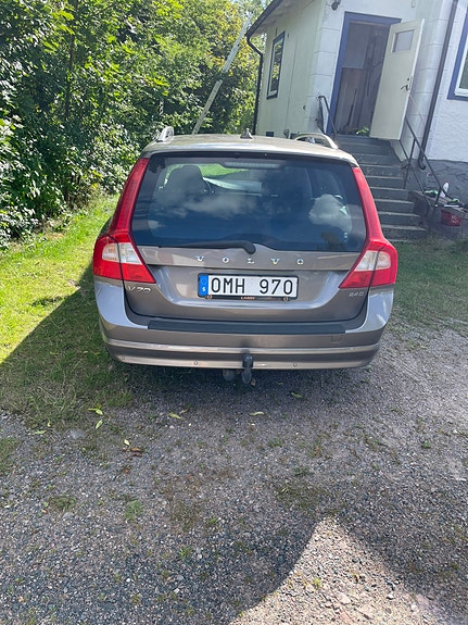 Volvo V70 3 of 4