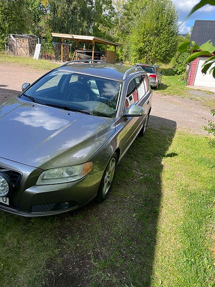 Volvo V70 2 of 4