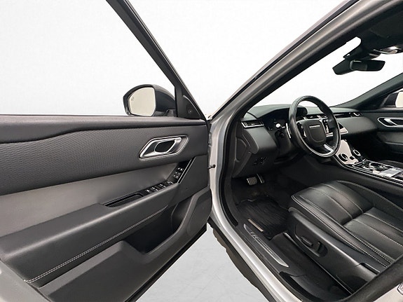 Land Rover Range Rover Velar 15 of 30