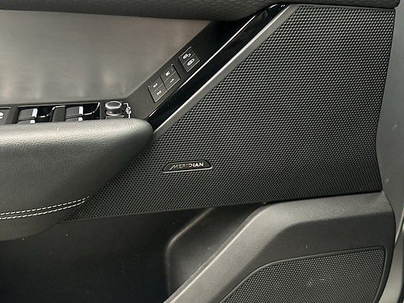Land Rover Range Rover Velar 12 of 30