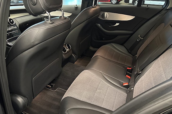 Mercedes-Benz C300 12 of 20