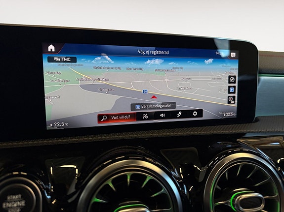 Mercedes-Benz CLA250 18 of 24