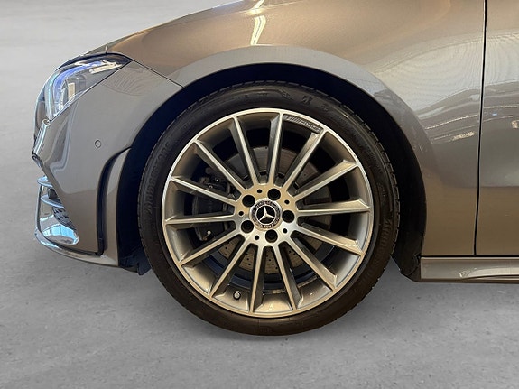 Mercedes-Benz CLA250 8 of 24