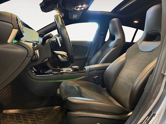 Mercedes-Benz CLA250 9 of 24