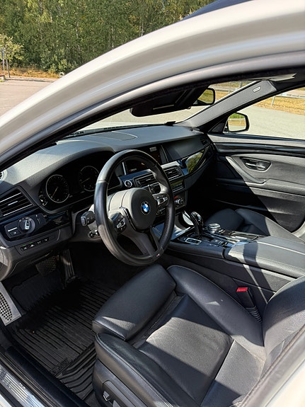BMW 530d 4 of 5