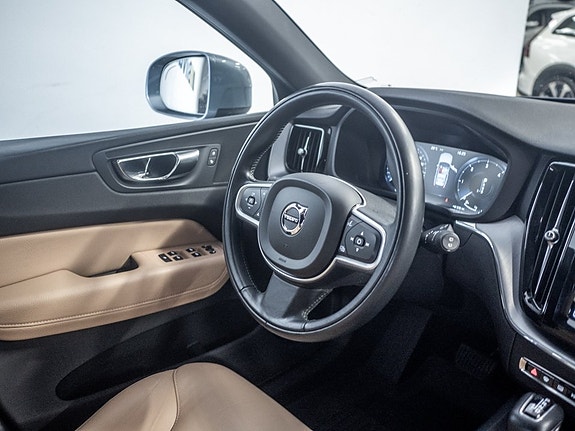 Volvo XC60 4 of 8