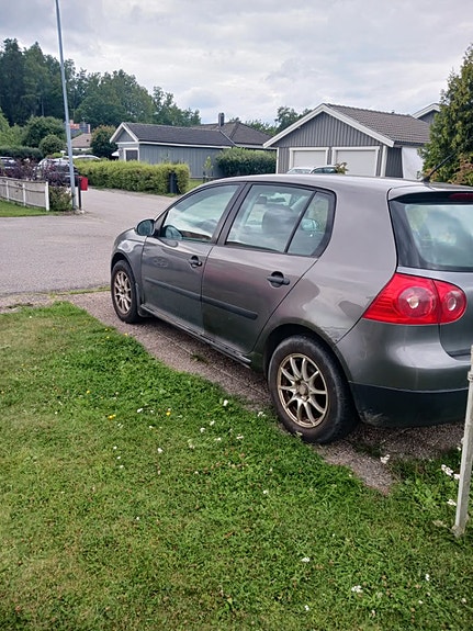 Volkswagen Golf V 4 of 6