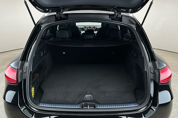 Mercedes-Benz GLC300 e 14 of 28