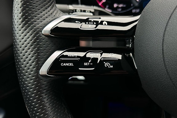 Mercedes-Benz GLC300 e 25 of 28