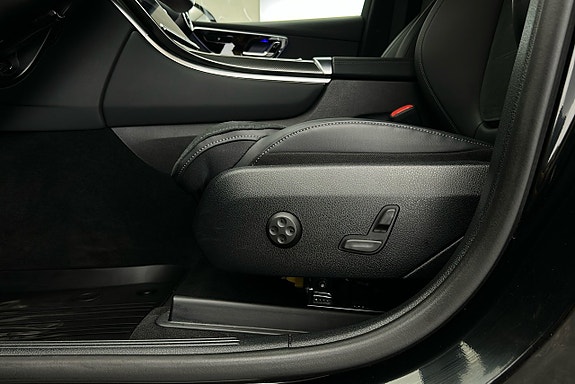 Mercedes-Benz GLC300 e 18 of 28