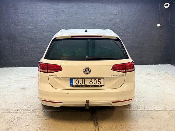 Volkswagen Passat 8 of 28