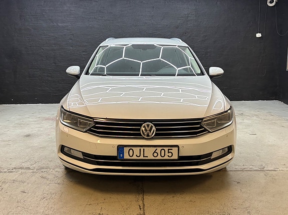 Volkswagen Passat 5 of 28
