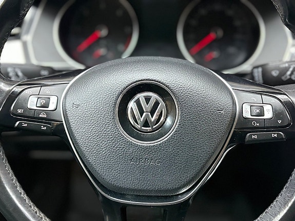 Volkswagen Passat 16 of 28