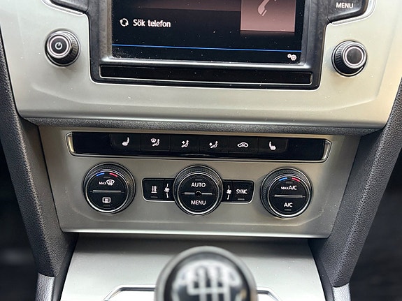 Volkswagen Passat 21 of 28