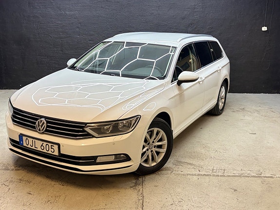 Volkswagen Passat 3 of 28