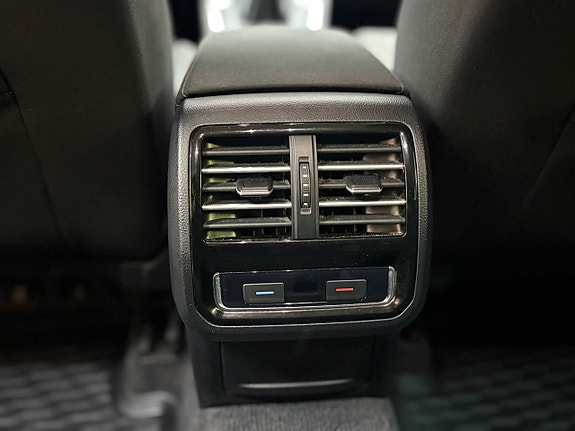 Volkswagen Passat 14 of 28