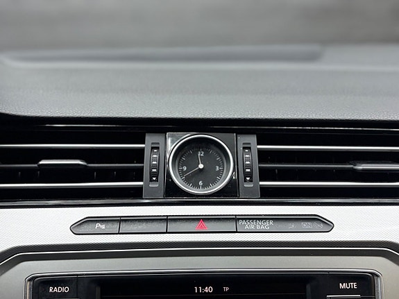 Volkswagen Passat 19 of 28