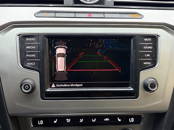 Volkswagen Passat 26 of 28