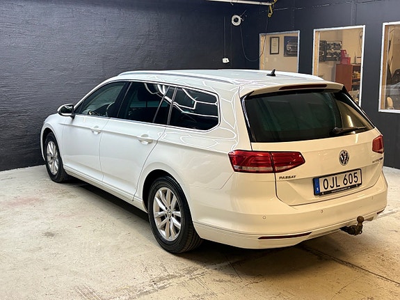 Volkswagen Passat 9 of 28