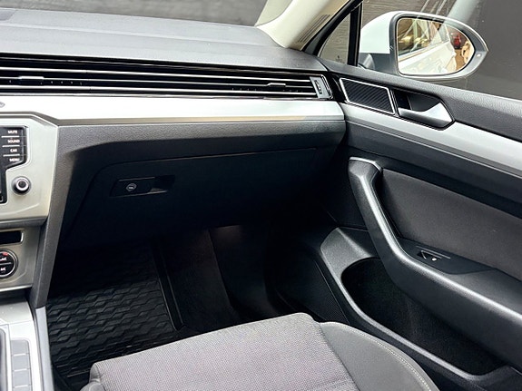 Volkswagen Passat 24 of 28