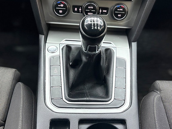 Volkswagen Passat 22 of 28