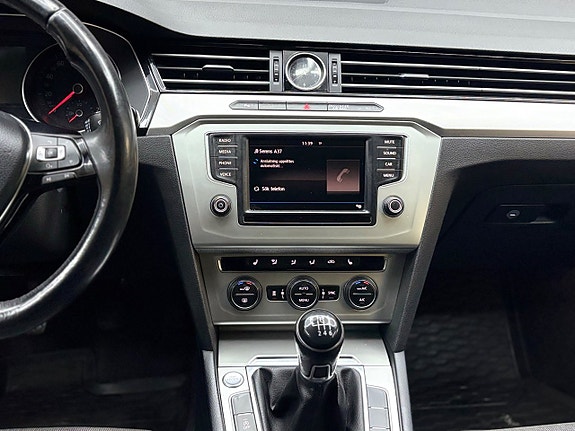 Volkswagen Passat 18 of 28