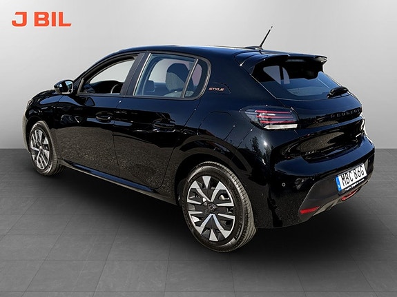 Peugeot 208 3 of 15