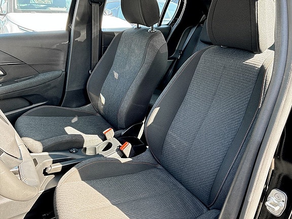 Peugeot 208 5 of 15