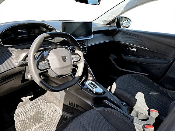 Peugeot 208 4 of 15