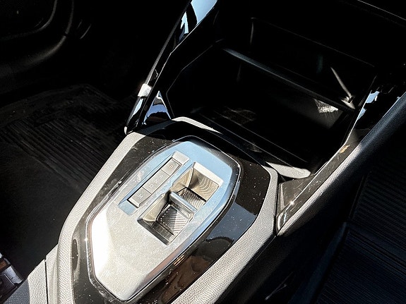 Peugeot 208 10 of 15