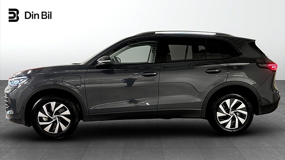 Volkswagen Tiguan 2 of 24