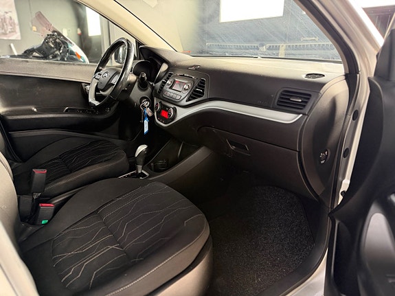 Kia Picanto 8 of 12