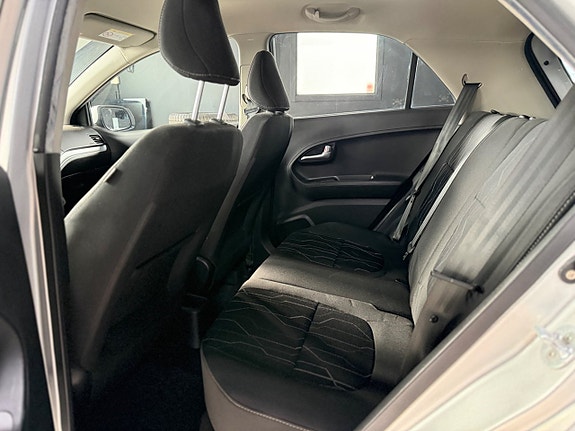 Kia Picanto 12 of 12