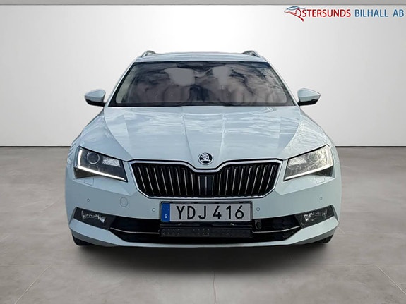 Skoda Superb 2 of 12