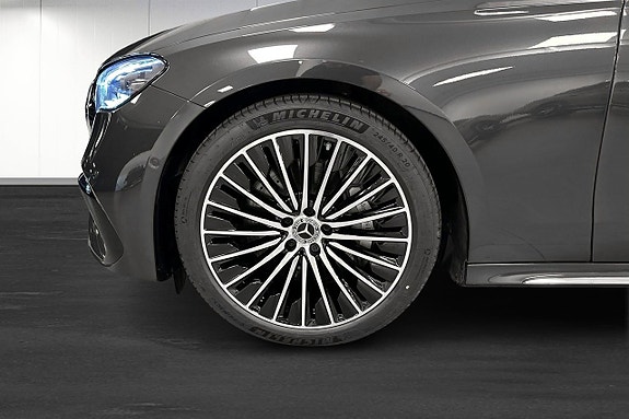 Mercedes-Benz E300 12 of 18