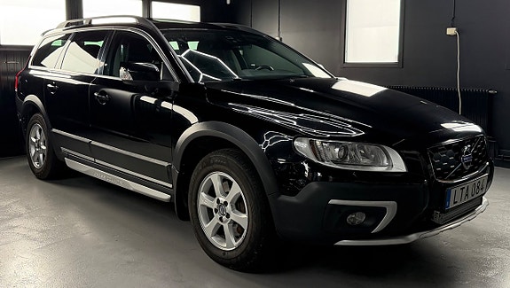 Volvo XC70 2 of 13