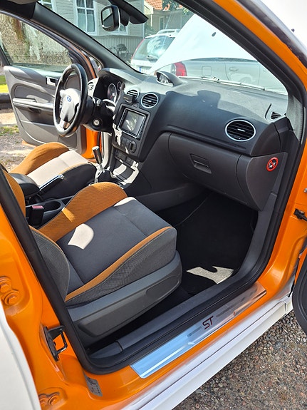 Ford Focus 4 of 6