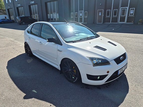 Ford Focus 2 of 6